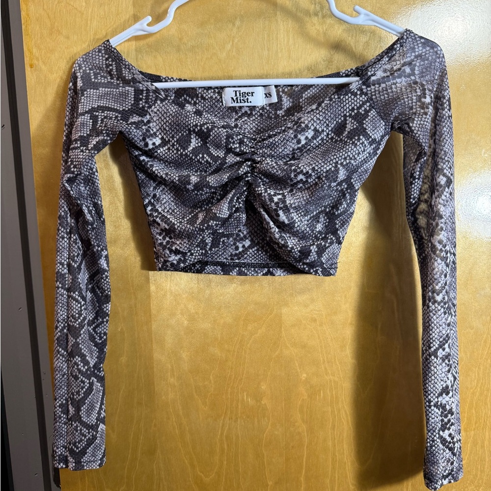 Tiger Mist Gray Black Ruched Crop Blouse